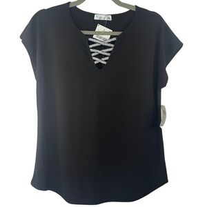 89th & Madison black embellished top. Blingy neckline and pretty! Womens Medium.